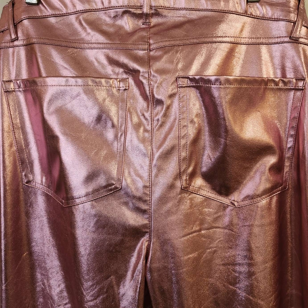 ๐๏ธ Pretty in Pink Metallic Flare Pants - Picture 4 of 10